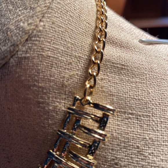 Vintage with Hanging Tag Sign Coro Gold-Tone Necklace. - Picture 5 of 8